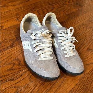 Saucony sneakers women’s 9.5